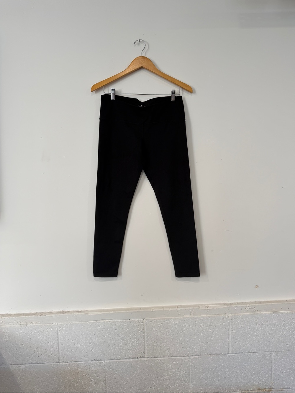 Tuff Athletics Black Capri stretch leggings